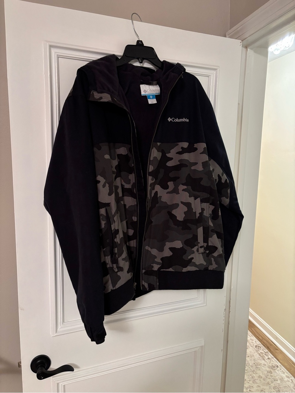 Columbia Men's Black Hooded Jacket with Gray Camo Panels